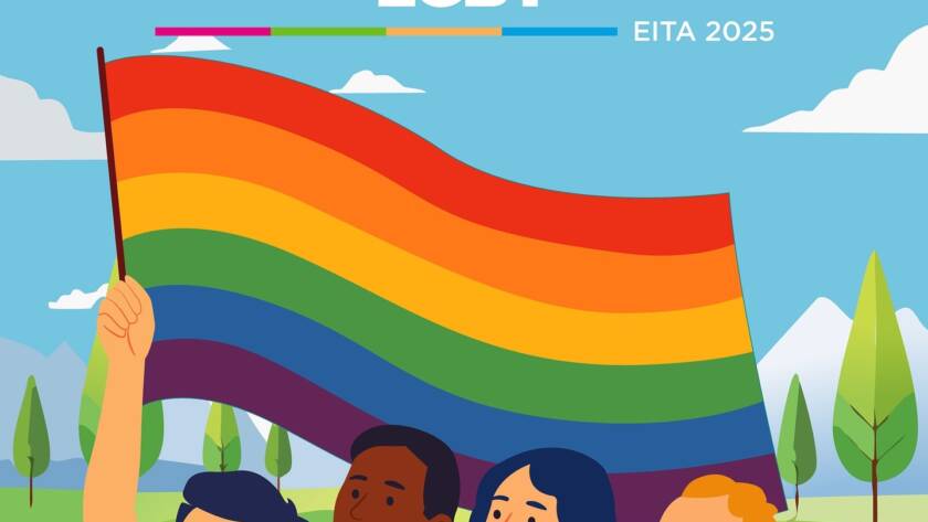 Un grupo de gente con diversos rasgos físicos extiende la bandera LGBT