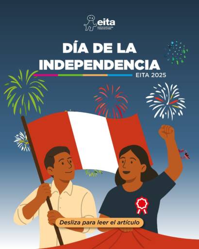 Dos personas sostienen muy en alto una bandera del Perú. Al fondo, en el firmamento, se ven fuegos artificiales