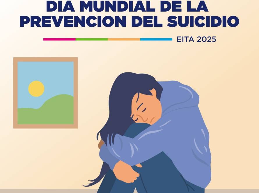 Una mujer se abraza las piernas mientras se ve triste.